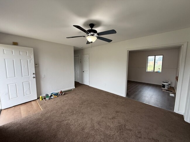 Building Photo - LIMITED TIME**NO APPLICATION FEE**1/2 OFF DEPOSIT**