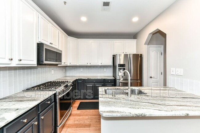 Building Photo - 5102 Donovan Dr