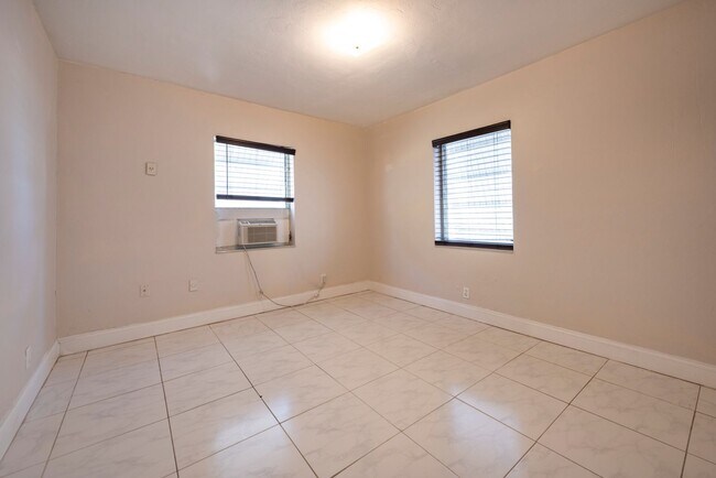 Building Photo - Large home with spacious patio and washer ...