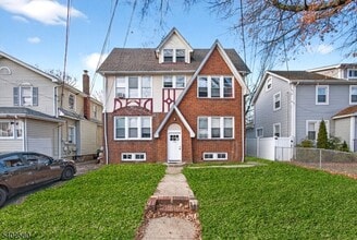 Building Photo - 706 Chestnut St