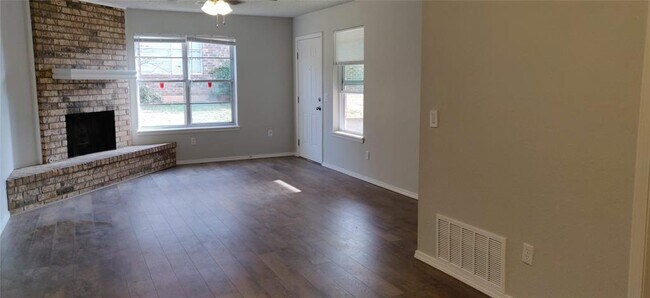 Building Photo - 1109 Parkview Dr