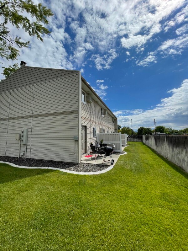 Building Photo - 825 S Cole Rd
