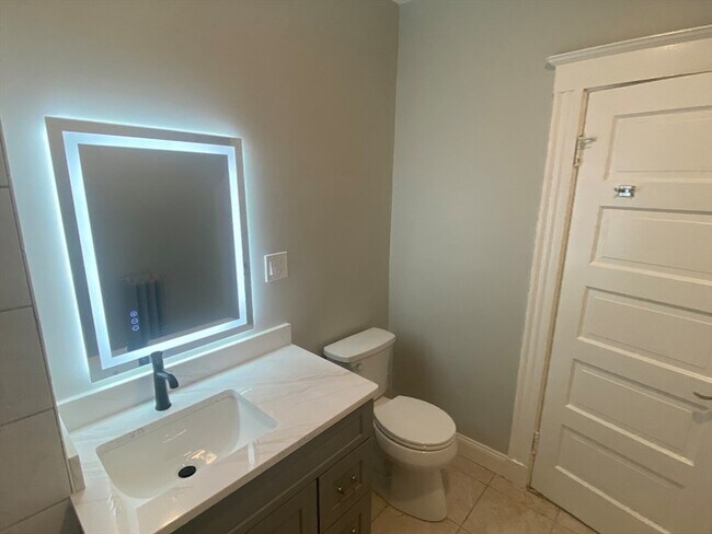 Building Photo - 811 Somerville Ave