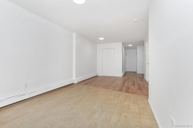 Building Photo - 639 E 226th St