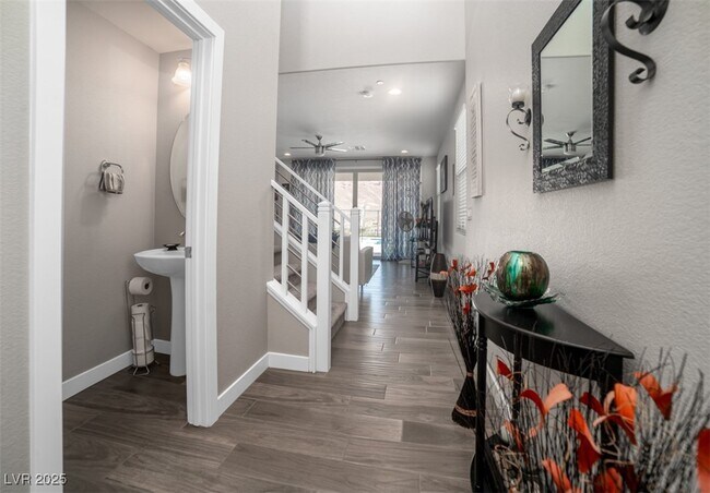 Building Photo - 111 Verde Rosa Dr