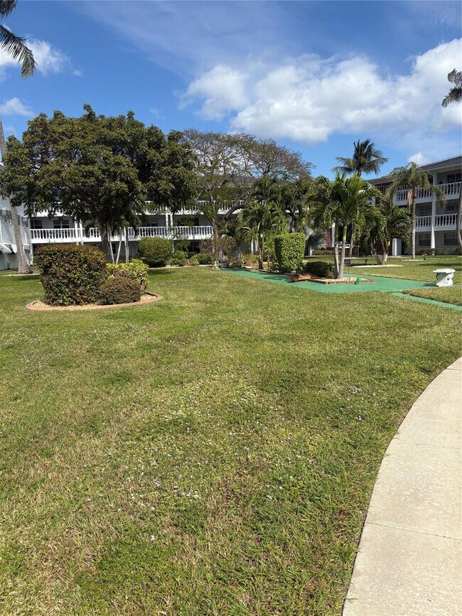 Building Photo - 2455 NE 51st St