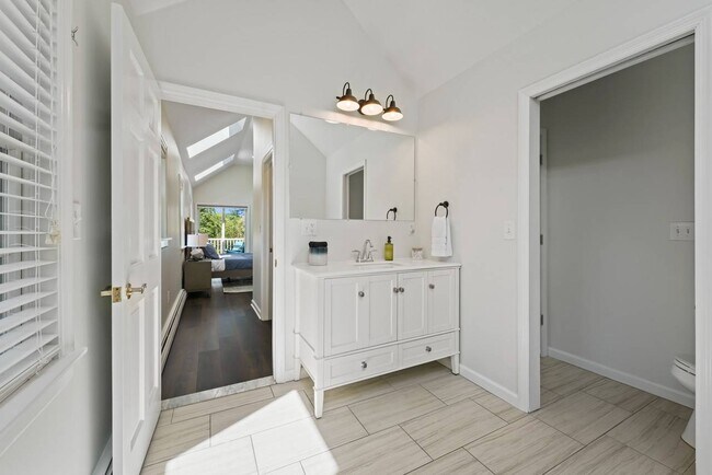 Building Photo - 1439 NY-9P