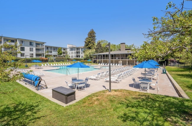 Building Photo - Expansive Corner Unit at Watergate with a ...