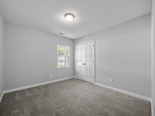 Building Photo - Welcome to Woodbury Farm!