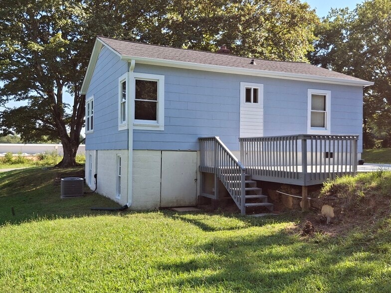 Building Photo - 1764 6th Ave NW