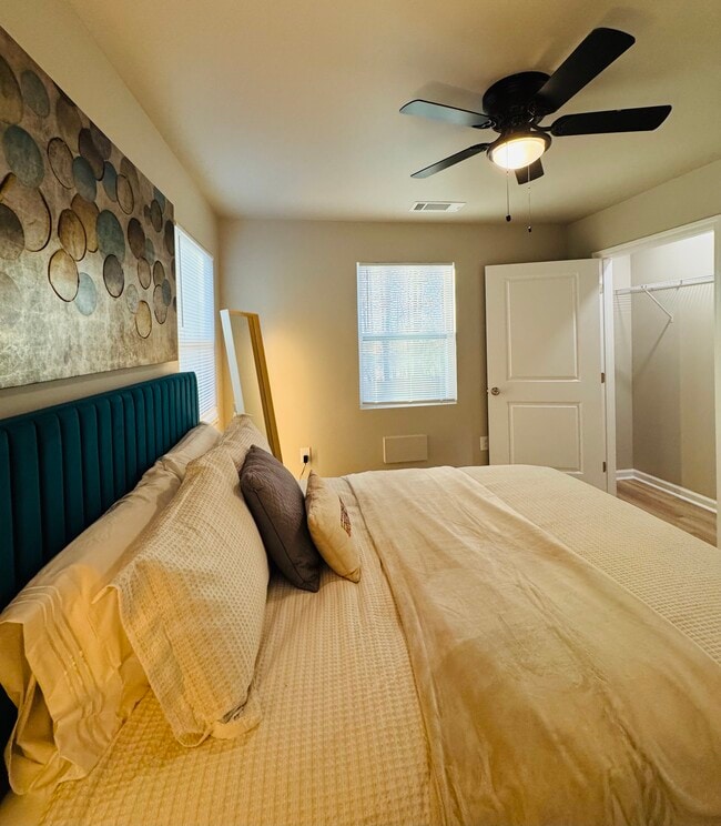 Building Photo - 2447 McAlpine Terrace