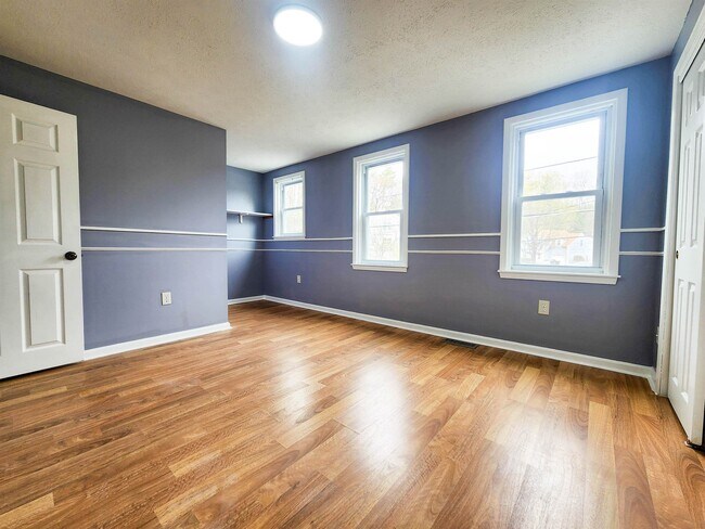 Building Photo - 67 Burgundy Dr