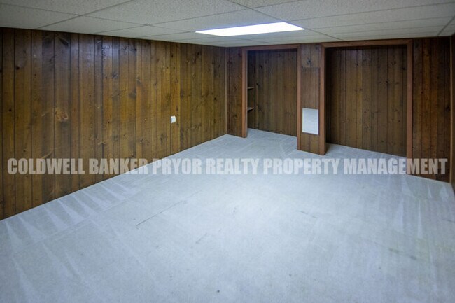 Building Photo - 598 Highland Dr