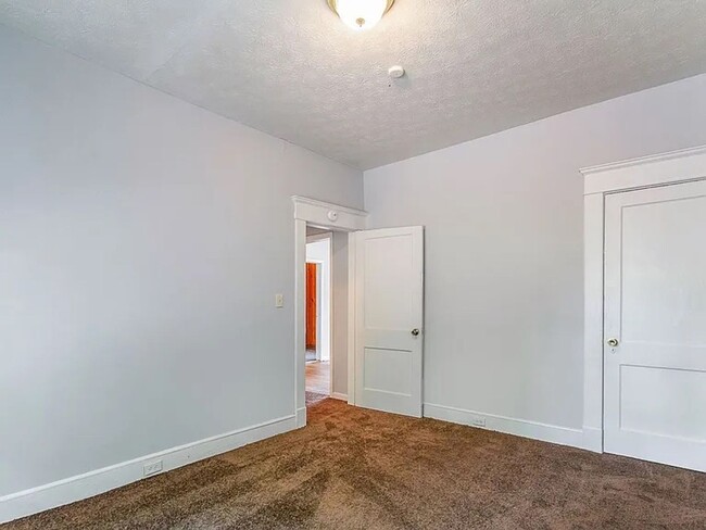 Building Photo - 3bd/2ba in the Heart of Oakland City and M...