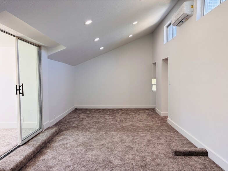 Building Photo - 694 S 600 E