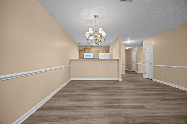 Building Photo - Charming Duplex in Dunn