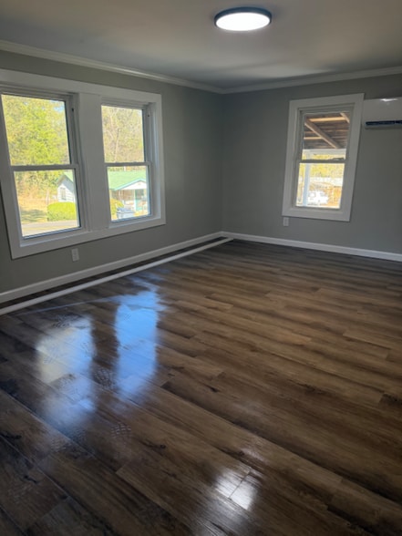 Building Photo - 103 Ellis St SW