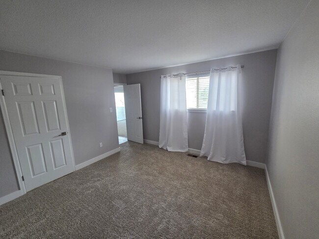 Building Photo - 8470 Everett Way