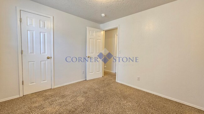Building Photo - Cozy Nampa Home with Fenced Yard!