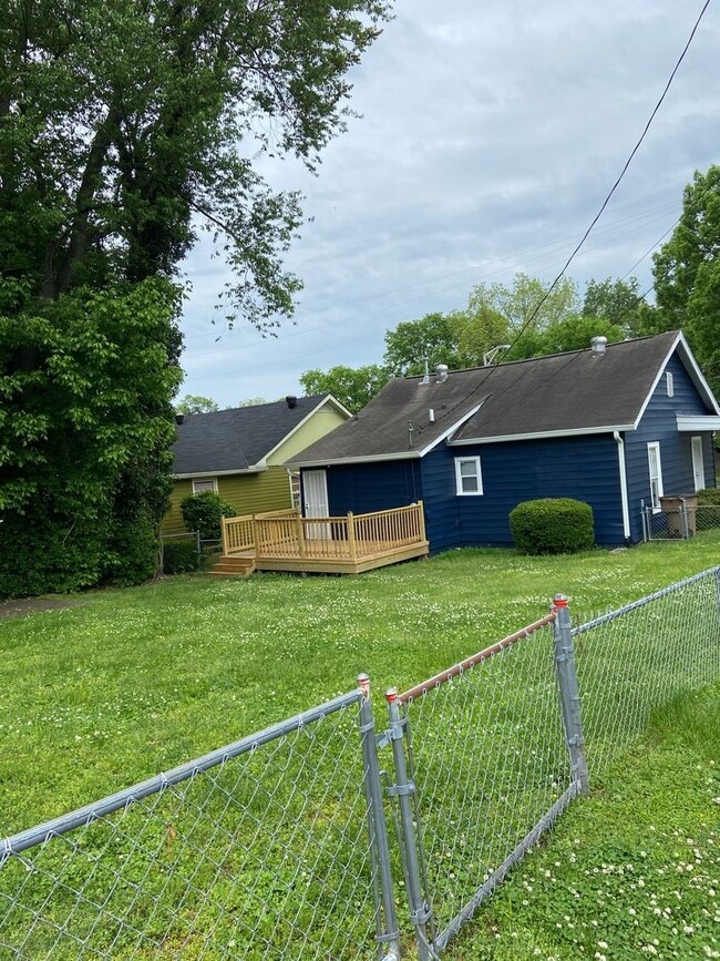 Building Photo - Cozy Cottage in Waverly Belmont Neighborhood, Minutes to Belmont, 12th South and Wedgewood Housto...