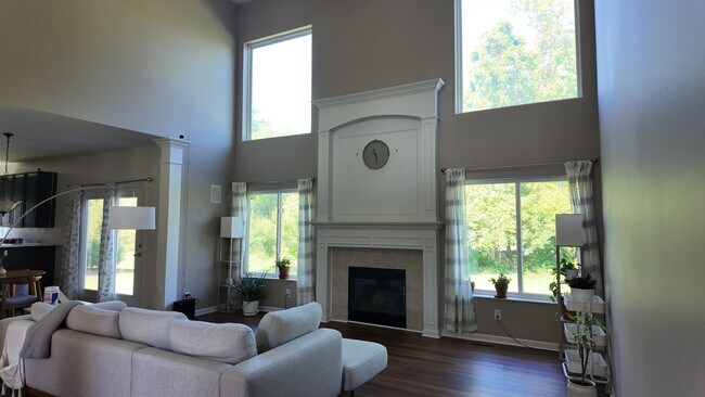 Building Photo - Spacious 4-Bed Gem with Balcony, Vaulted Ceilings, and Attached Garage in Loveland