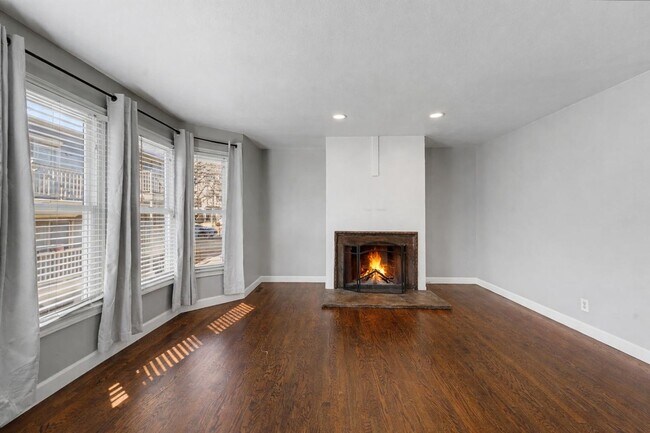 Building Photo - 2 Bed | 2 Bath Condo on Crybaby Hill