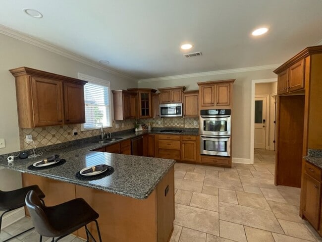 Building Photo - Luxurious home in Collierville with an ing...