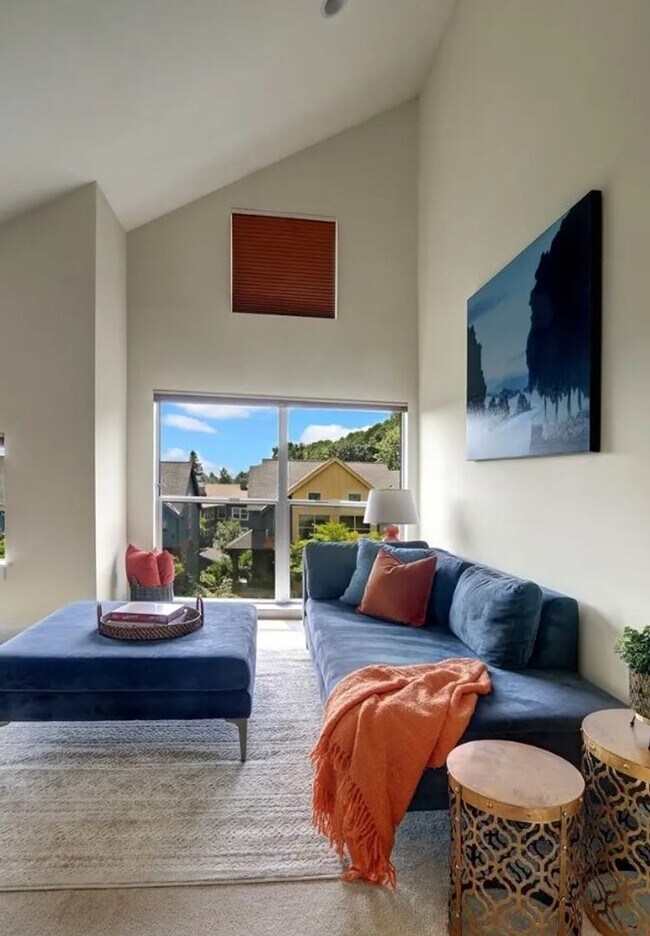 Building Photo - Bright & Spacious Townhome for Rent in a Charming, Tree-Lined Neighborhood