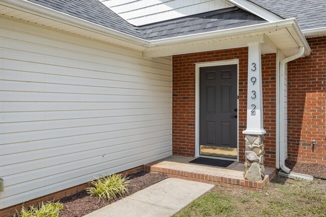 Building Photo - 3932 Chatterleigh Dr