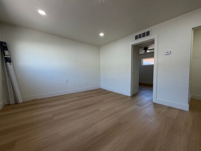 Building Photo - 438 Perlite Way