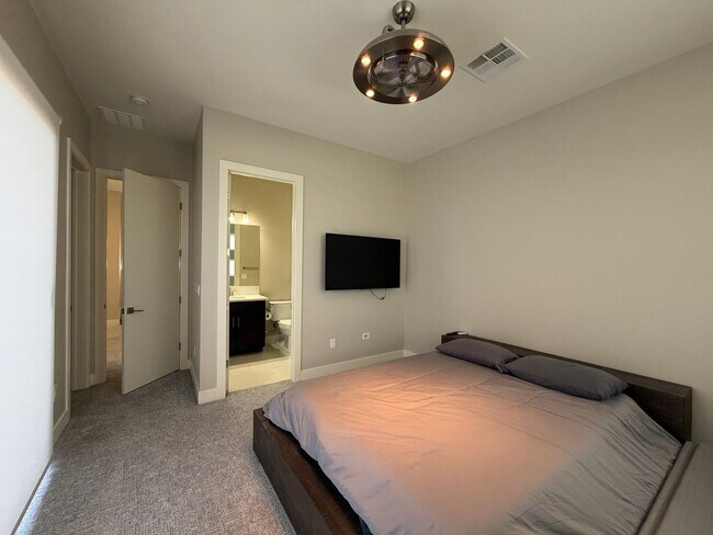Building Photo - 4 Bed, 4.5 Bath Summerlin Home in The Ridges with Resort-Style Backyard