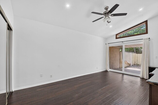 Building Photo - 7813 Kenway Pl W