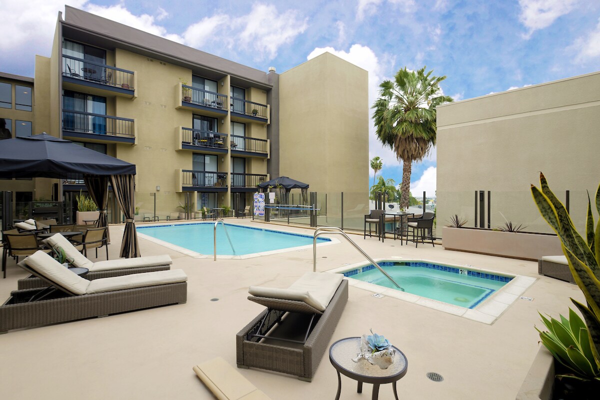 Building Photo - 7320 Hawthorn Ave