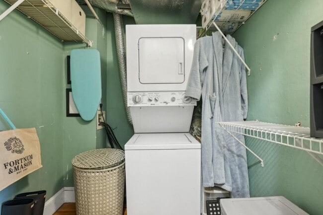 Building Photo - 70 Sheridan Dr NE