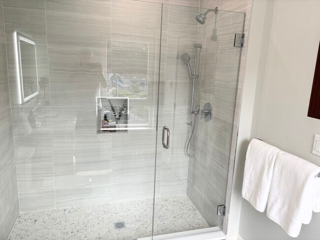 Building Photo - 1391 Main St