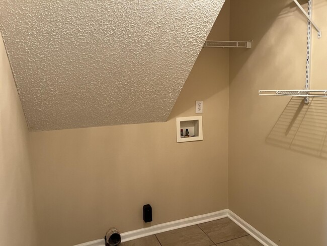 Building Photo - 4010 Nantucket Cir
