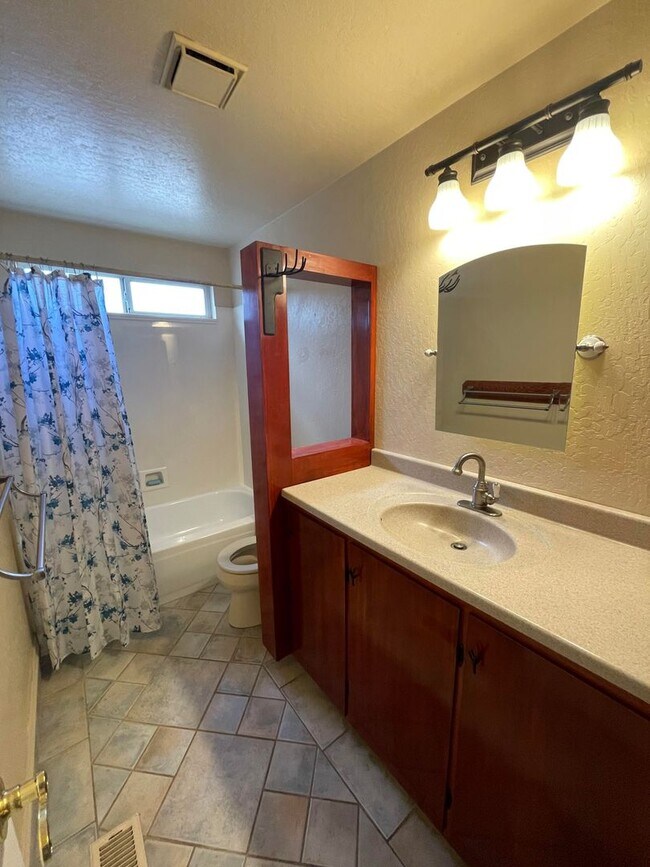 Building Photo - 4528 Whitney Cir