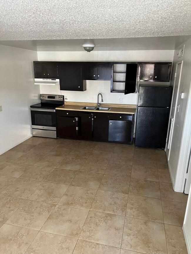 Primary Photo - 1 Bedroom 1 Bath In Central Las Vegas