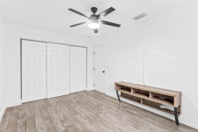 Building Photo - 125 Raintree Trail