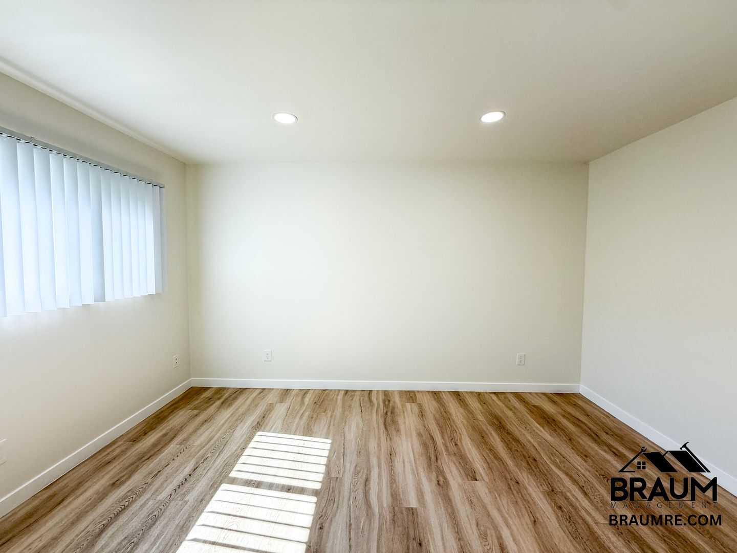 Building Photo - 15000 Burbank Blvd