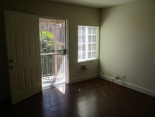Building Photo - Move In Special 1/2 off the 1st Month's Rent!