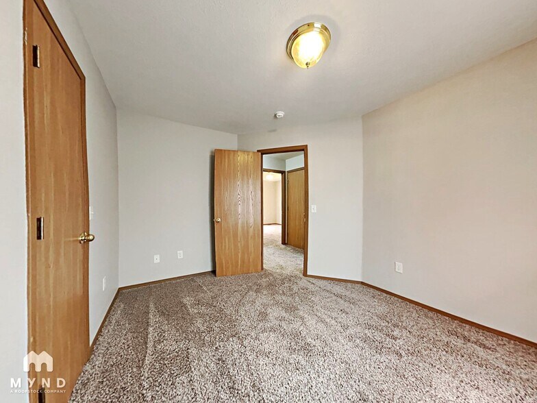 Building Photo - 429 N Century Ave