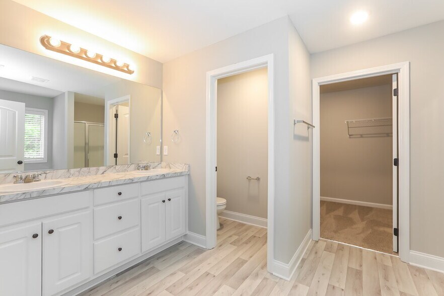 Building Photo - 2068 Providence Rd