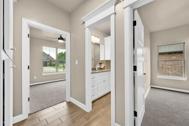 Building Photo - 2608 SW 68th St