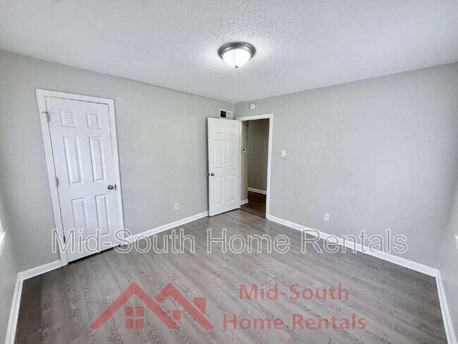 Building Photo - 83 Eastview Dr
