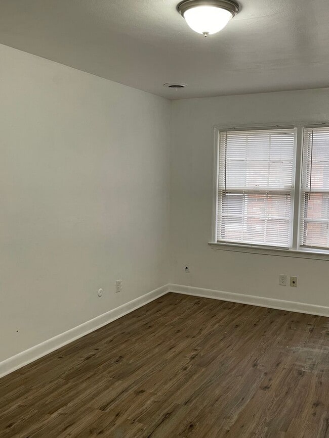 Building Photo - Coleman Place 3-bedroom, 2-bath Condo