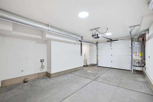 Building Photo - 536 Rockdale Dr