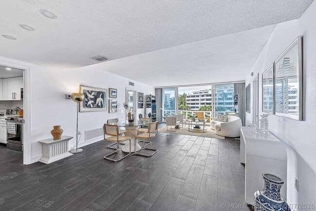Building Photo - 2760 S Ocean Blvd