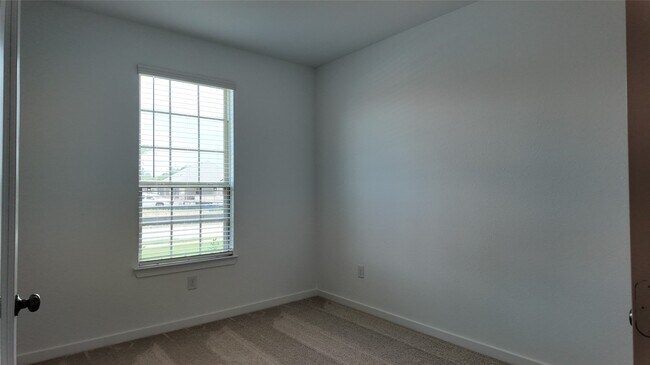 Building Photo - 15645 Maple