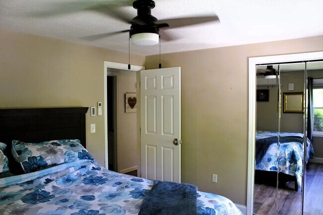 Building Photo - 13 Laurana Ln